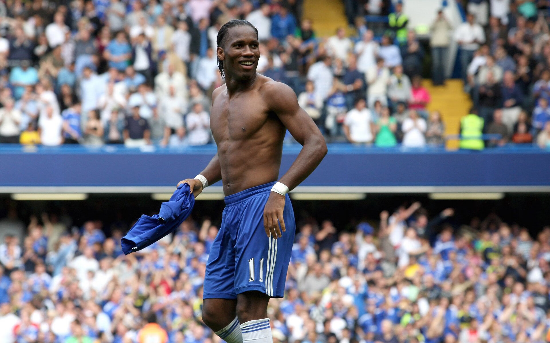 雪太大,塞内加尔球员脚底打滑完成“冰上倒钩”,塞内加尔摔跤